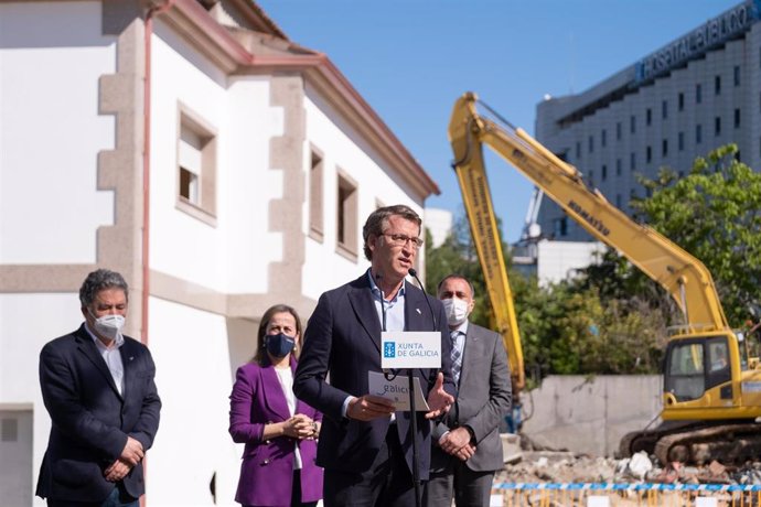 El presidente da Xunta, Alberto Núñez Feijóo, visita junto a otras autoridades las obras de la primera fase de ampliación del Hospital Público Gran Montrcelo.