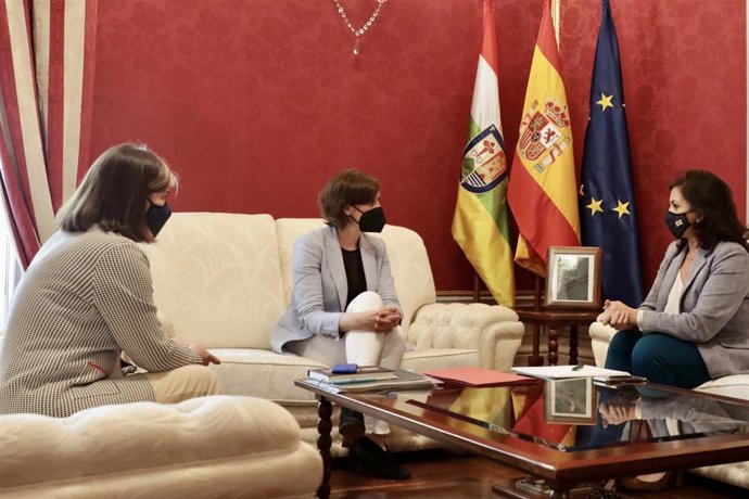 Reunión de la presidenta del Gobierno regional con la delegada del Gobierno en La Rioja