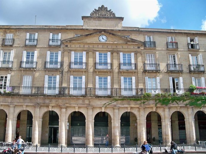 Archivo - Sede de Euskaltzaindia, en Bilbao.