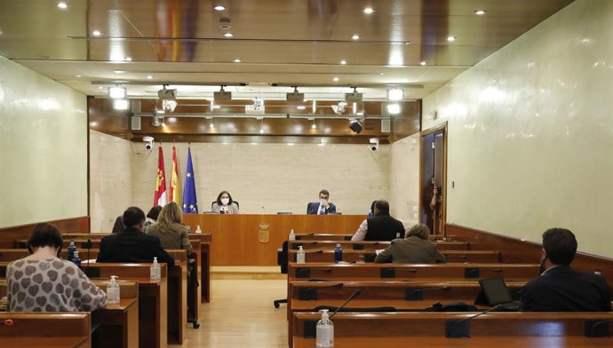 El director general de Medio Natural y Biodiversidad Félix Romero, comparece en Comisión sobreabundancia de conejos