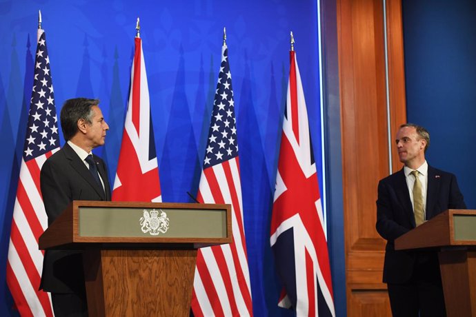 03 May 2021, United Kingdom, London: US Secretary of State Antony Blinken (L) speaks during a press conference at Downing Street with UK Foreign Secretary Dominic Raab. Photo: Chris J Ratcliffe/PA Wire/dpa