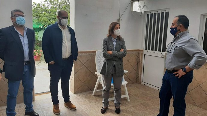 La delegada de Fomento, Infraestructuras y Ordenación del Territorio, Cristina Casanueva, en su visita a La Victoria.