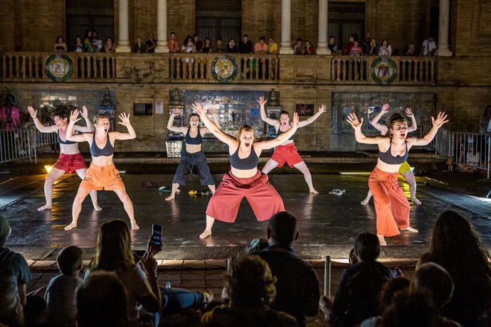 Archivo - Escena del Festival de Circo de Sevilla, Circada, en una foto de archivo