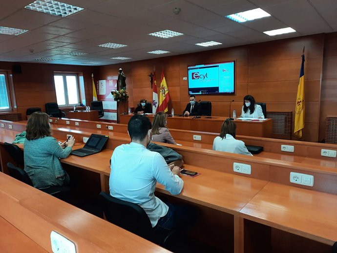 Los alumnos de la UCAV reciben formación sobre las herramientas para emprender y  buscar empleo.