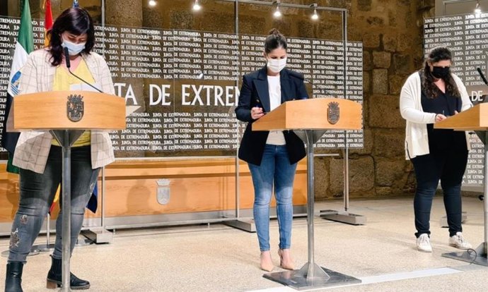 La consejera de Igualdad y portavoz de la Junta de Extremadura, Isabel Gil Rosiña