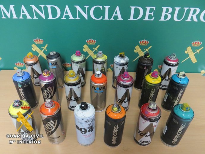 Aerosoles intervenidos a los grafiteros en Burgos.