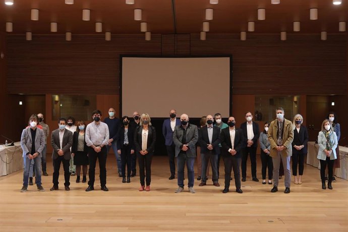 Aierdi y Ollo junto al resto de autoridades y representantes que forman parte del grupo interdisciplinar de trabajo de la candidatura Navarra para la 'Nueva Bauhaus'