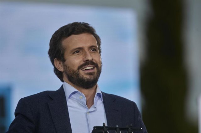 El presidente del PP, Pablo Casado interviene en el último acto de campaña del partido, en el barrio de Salamanca, a 2 de mayo de 2021, en Madrid (España).