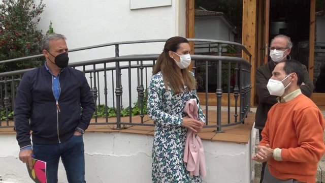 Lara (c), en el centro de Capacitación y Experimentación Forestal de Vadillo.