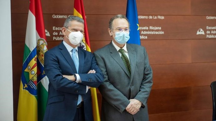 El Consejero De Hacienda Y Administración Pública, Celso González, Y Rector De La Universidad Internacional De La Rioja (UNIR), José María Vázquez, Han Firmado Hoy Un Convenio De Colaboración