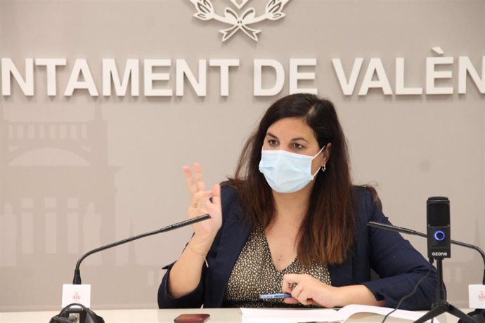 La vicealcaldesa de Valncia y edil de Desarrollo Urbano, Sandra Gómez, en la rueda de prensa.