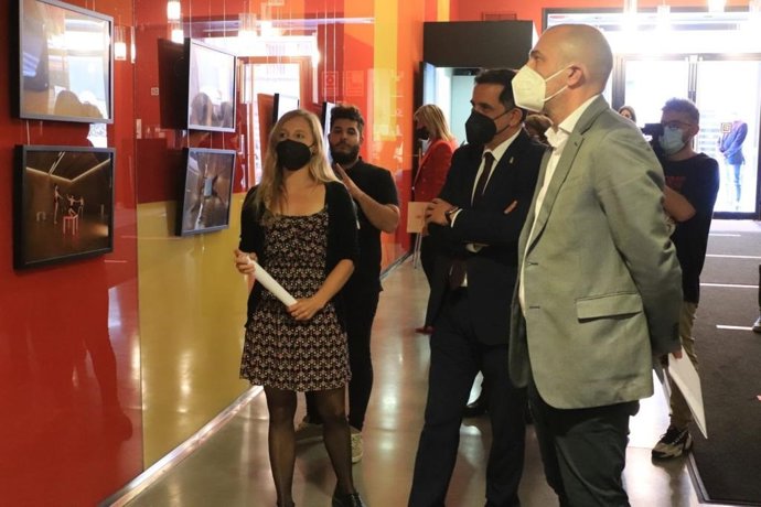 El alcalde, José Antonio Serrano, ha presentado esta iniciativa junto al concejal de Cultura, Turismo y Deportes, Pedro García Rex, y representantes de la plataforma Acceso 44