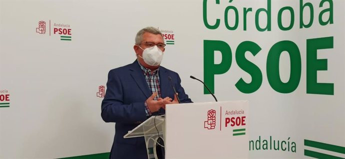 El portavoz del PSOE-A en la Comisión de Salud y Familias del Parlamento andaluz, el cordobés Jesús María Ruiz, en la sede de su partido.