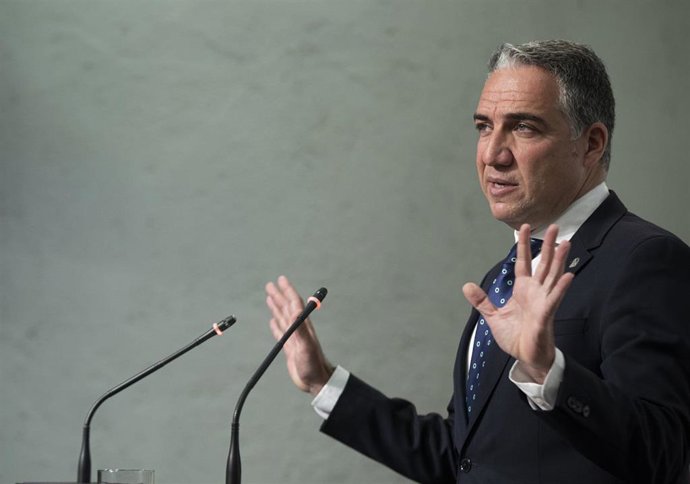 El consejero de Presidencia, Administración Pública e Interior y portavoz del gobierno andaluz, Elías Bendodo, durante su intervención en la rueda de prensa posterior a la reunión del Consejo de Gobierno de la Junta de Andalucía. En Sevilla (Andalucía, 