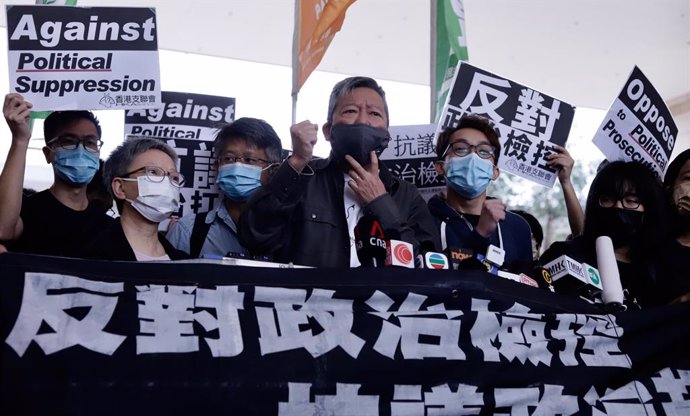 16 April 2021, China, Hongkong: Lee Cheuk-yan (C) and social activist Figo Chan (R) take part in a protest outside the West Kowloon Magistrates' Courts expressing their continuation of the struggle for freedom and democracy. A Hong Kong court on Friday 