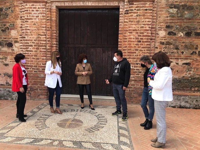 La presidenta de la Diputación de Huelva, María Eugenia Limón, visita Valdelarco.
