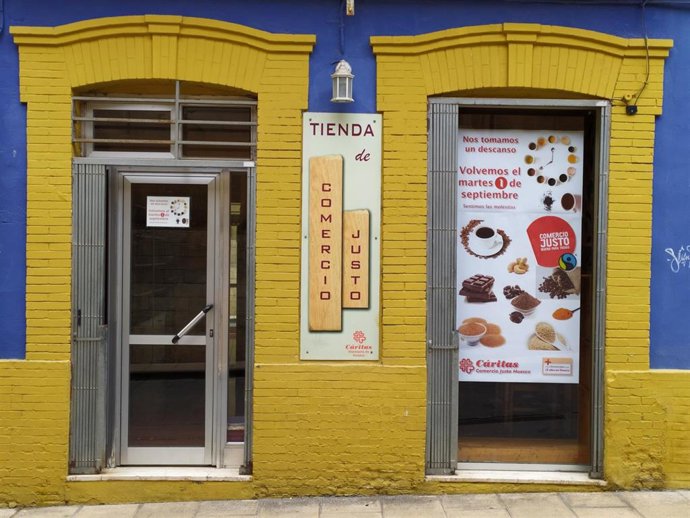 Archivo - Tienda de Comercio Justo de Cáritas en Huesca.