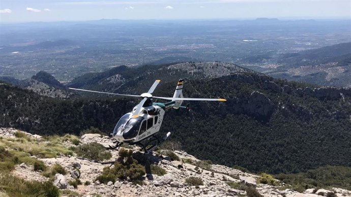 Helicóptero de la Guardia Civil durante un rescate.