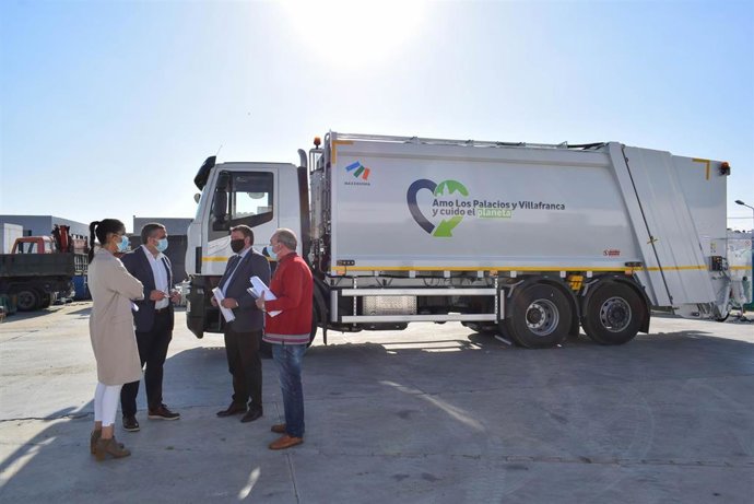 El Ayuntamiento palaciego adquiere un nuevo camión para la recogida de residuos sólidos urbanos