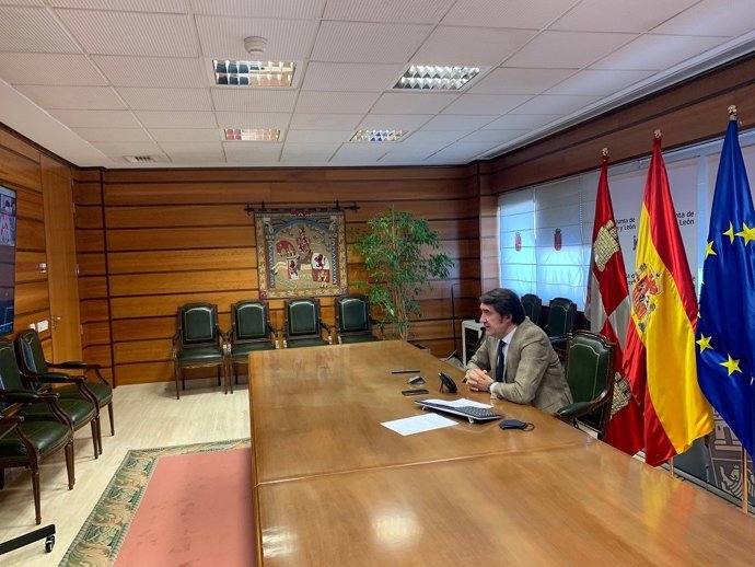 El consejero de Fomento participa de forma telemática en una jornada medioambiental organizada por el Consejo General de Cámaras de Comercio.
