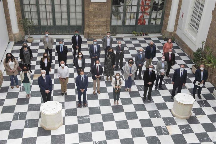 Irene García con los participantes de DipuActiva