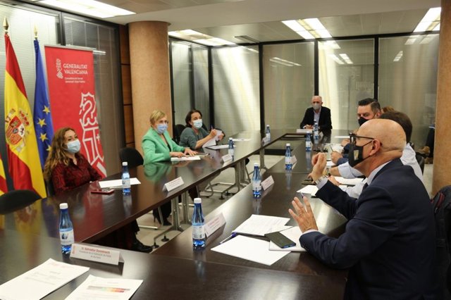Reunión entre la Conselleria de Sanidad y el colectivo fallero