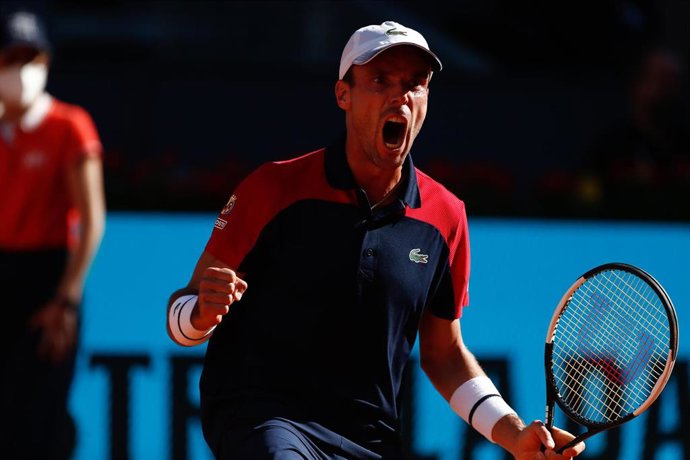 Roberto Bautista celebra un punto en su partido ante Cecchinato del Mutua Madrid Open 2021
