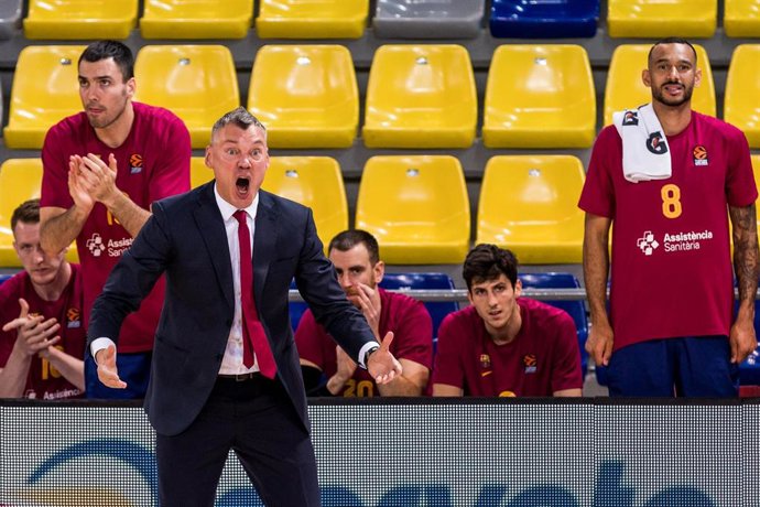 Sarunas Jasikevicius da instrucciones durante el Bara-Zenit de los playoffs de la Euroliga 2020-2021