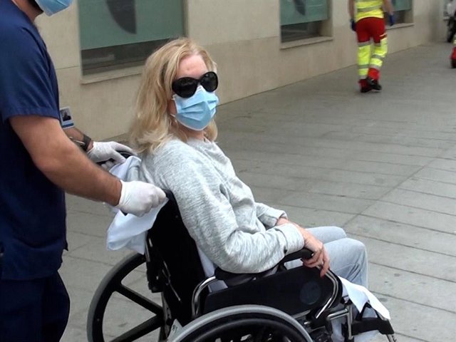 Bárbara Rey abandonaba el hospital en silla de ruedas tras superar el Covid