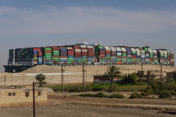 Archivo - El buque 'Ever Given' tras ser desencallado en el Canal de Suez