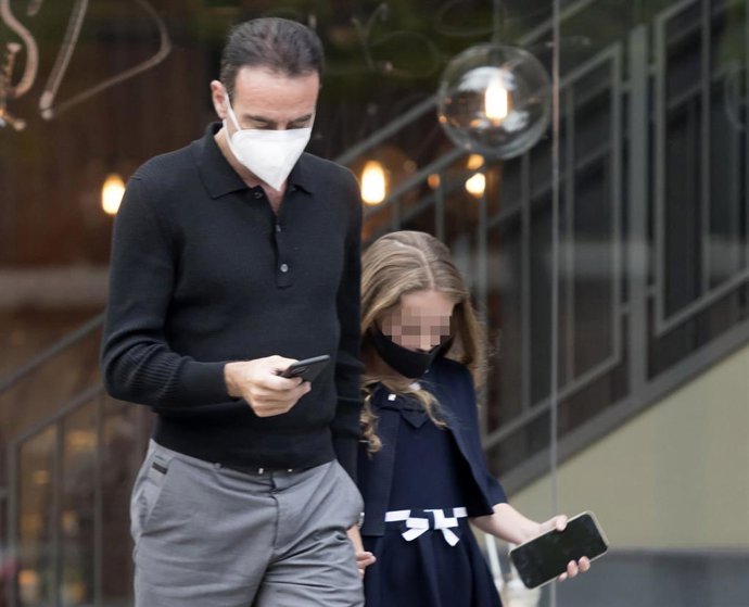 Enrique Ponce, con su hija Bianca