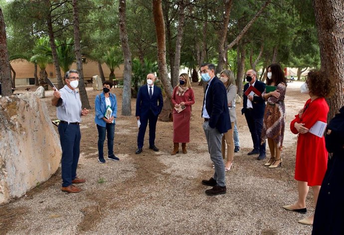 Los asistentes a la inauguración hicieron un recorrido geológico sobre los últimos 500 millones de años de historia geológica