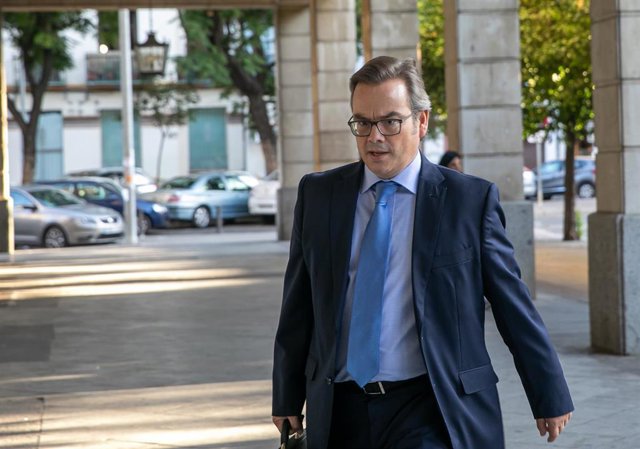 Archivo - El juez, José Ignacio Vilaplana, que sustituye a la juez Núñez Bolaño en la investigación de las macrocausas por corrupción entra en los juzgados de Sevilla