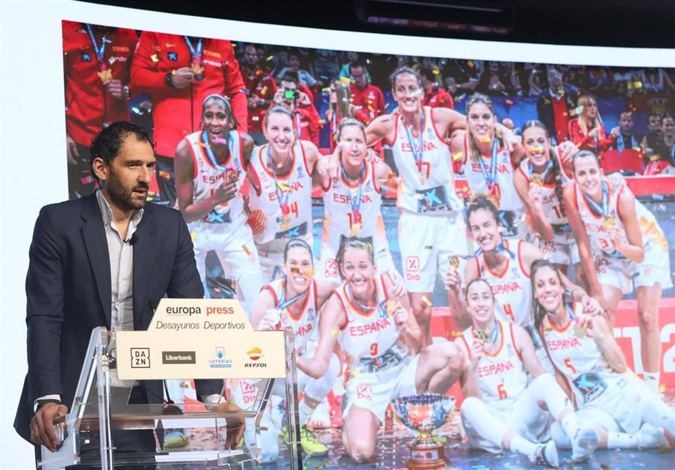 Jorge Garbajosa durante su presencia en un Desayuno Deportivo de Europa Press