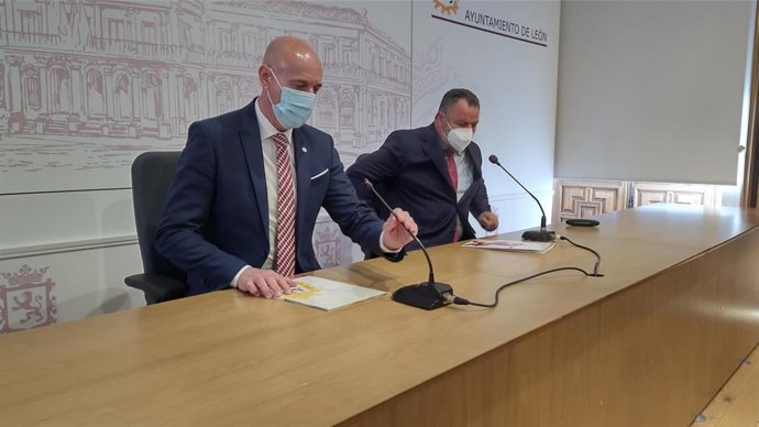 El alcalde de León, José Antonio Diez, junto al presidente de la Diputación de León, Eduardo Morán, durante la rueda de prensa de este miércoles.