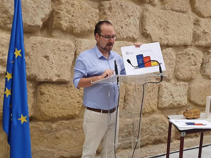 Archivo - El concejal de Podemos en el Ayuntamiento de Córdoba, Juan Alcántara, en una imagen de archivo.