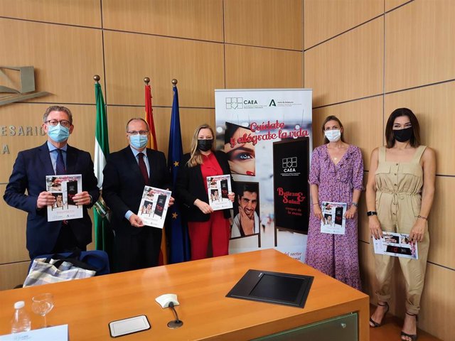 Empresarios de perfumería presentan su campaña para reactivar el sector tras los efectos de la pandemia por Covid.