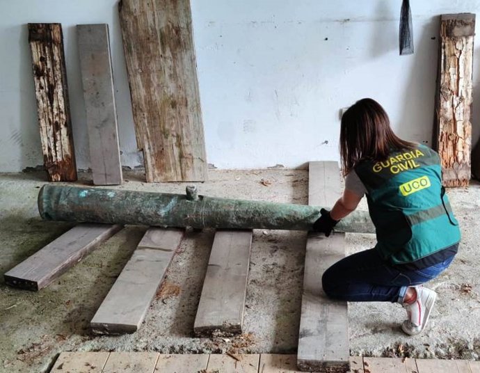 La Guardia Civil recupera un cañón de bronce