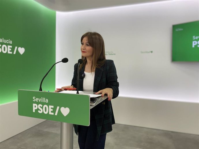 La secretaria general del PSOE de Sevilla, Verónica Pérez, en una rueda de prensa