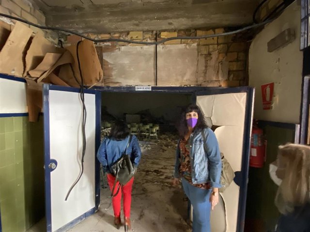 Heredia visita las instalaciones del centro educativo de adultos Valdés Leal