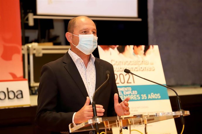 El delegado de Empleo de la Diputación de Córdoba, Miguel Ruz, en rueda de prensa.