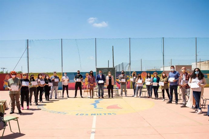 Acto de entrega de menciones de reconocimiento a los maestros