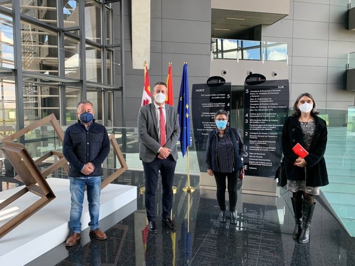 Reunión del director general de Economía Social y Autónomos con la nueva asociación Adesocial.