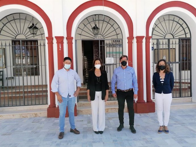 La delegada de Turismo de la Junta en Huelva, María Ángeles Muriel, en su visita a Villalba del Alcor.