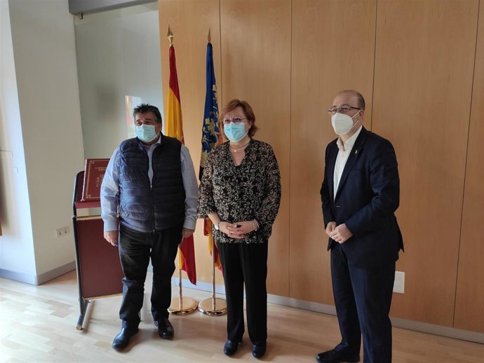 Reunión del equipo de gobierno de Alzira cono la delegada del Gobierno en la Comunidad Valenciana, Gloria Calero