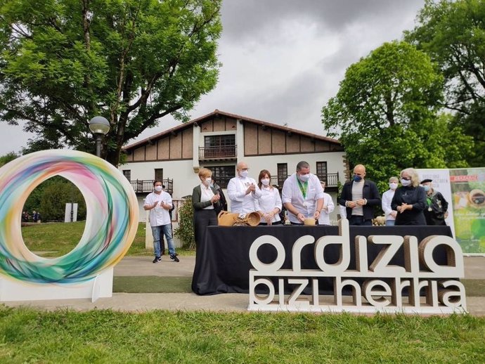 Corte del nuevo queso Idiazabal 2021 en Ordizia