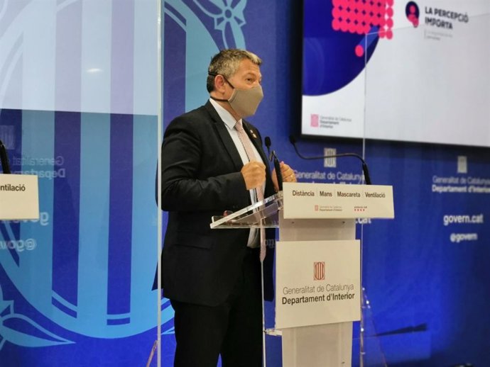 El conseller d'Interior en funcions, Miquel Smper, durant la seva intervenció en la inauguració del seminari 'La percepció importa. Identificar els factors que causen inseguretat i facilitar respostes'.