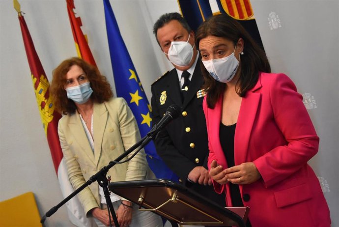 La alcaldesa de Ciudad Real, Pilar Zamora; la subdelegada del Gobierno en la provincia, Mari Ángeles Herrero; y el comisario provincial, Alberto Camacho