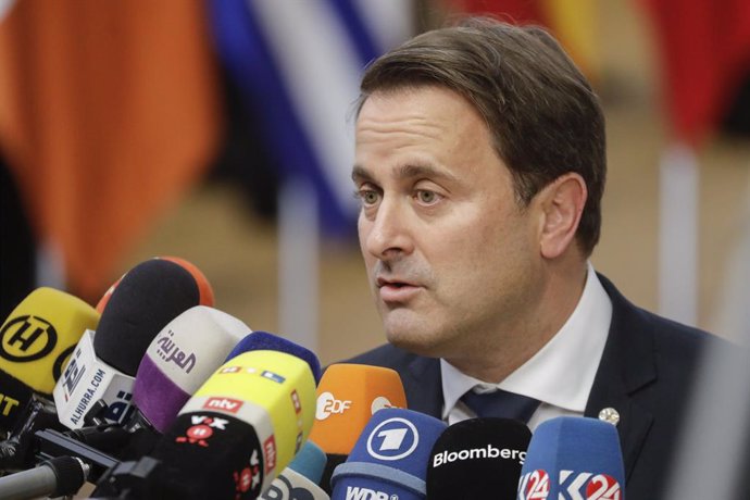 Archivo - 17 October 2019, Belgium, Brussel: Prime Minister of Luxembourg Xavier Bettel speaks to media upon arrival to attend the European Council summit at the EU headquarters. Photo: Thierry Roge/BELGA/dpa