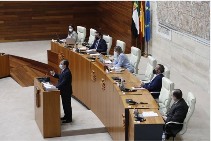 El presidente de la Junta, Guillermo Fernández Vara, en el Debate sobre el estado de la Región
